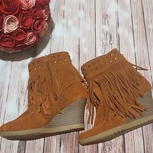 Minnetonka wedges with fringe and studs